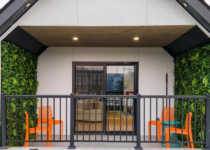 Top Of The Hill Luxury Clarendon 4-Br Homestay Arlington
